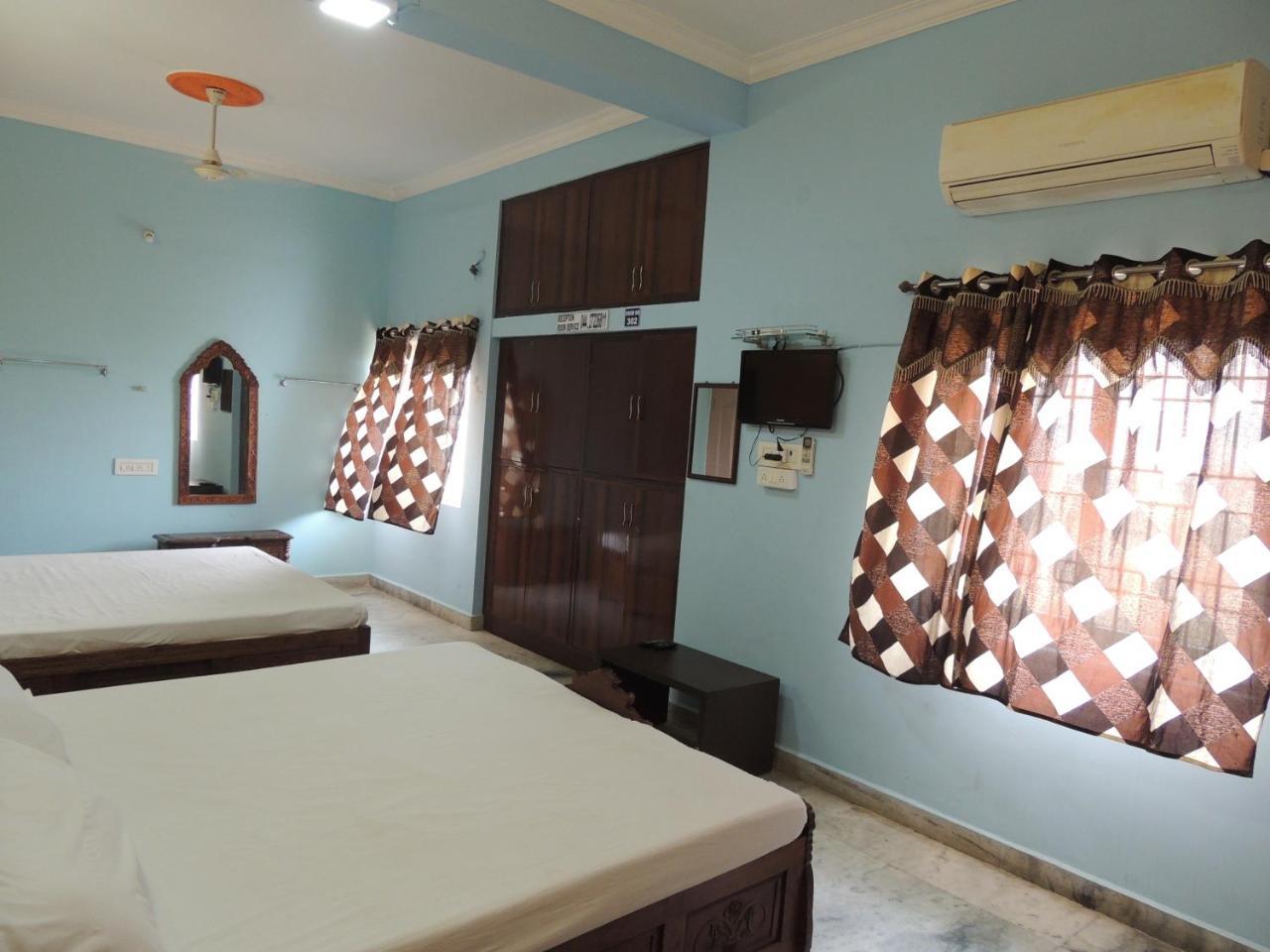 Radha Party Hall 甘吉布勒姆 外观 照片